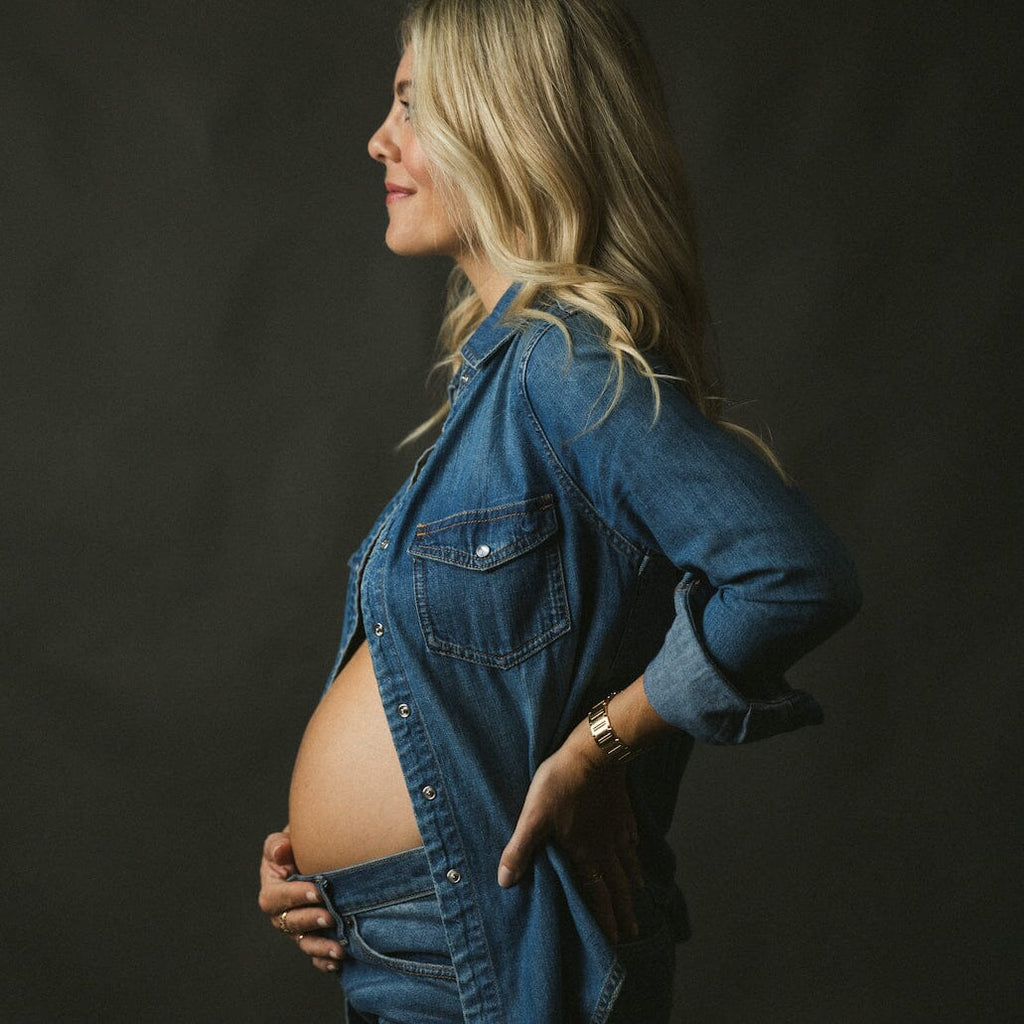 Katie Dean Maternity shoot, pregnancy bump photo.