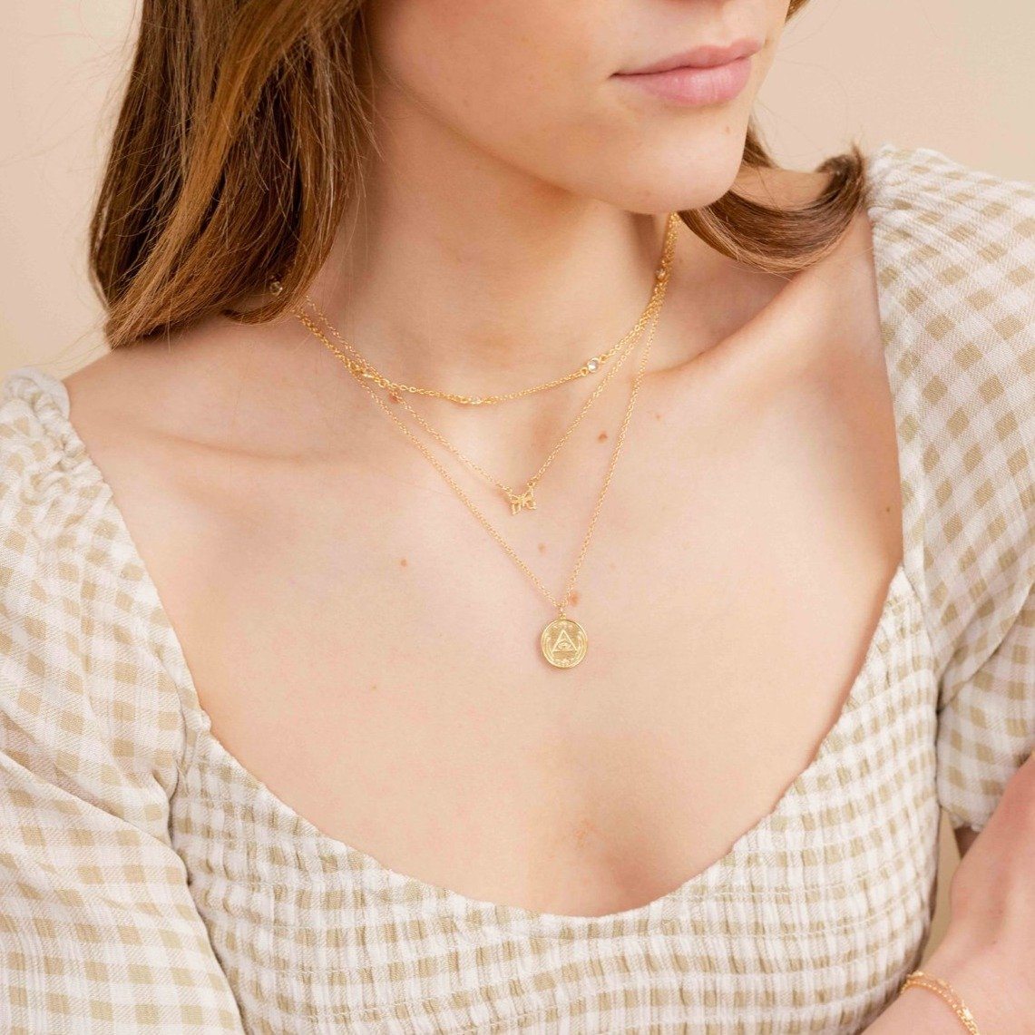 The Crystal Chain Choker Necklace is perfect for the woman who wants a classic sparkle layered in with their look.