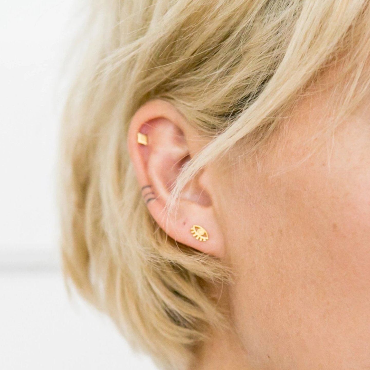 Good vibes. Lucky charm. Protector of evil spirits. No matter which way you put it, the Evil Eye Stud Earrings are a good omen and carries only well wishes along with it.