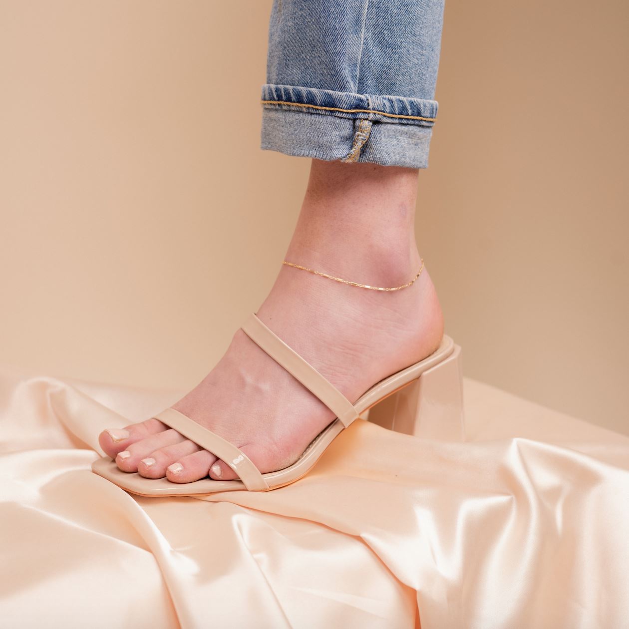 Dainty, handmade Linked Anklet by Katie Dean Jewelry. Perfect for Summer!