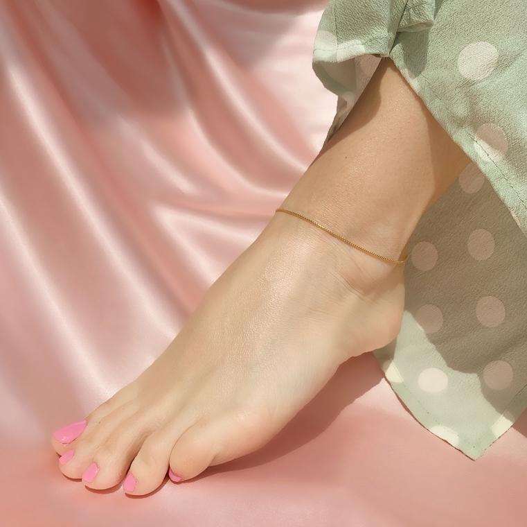 The Snake Chain Anklet and your Summer tan are going to be BFFs. Don’t let this dainty anklet slip away. Get yours now before it’s gone.