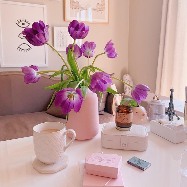 Katie Dean Jewelry home office, complete with blooming tulips, hot tea, lit candle and dainty jewels. Can you say interior design goals?